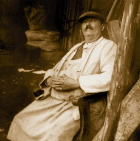 Historisches Bild von einem sitzenden Mann